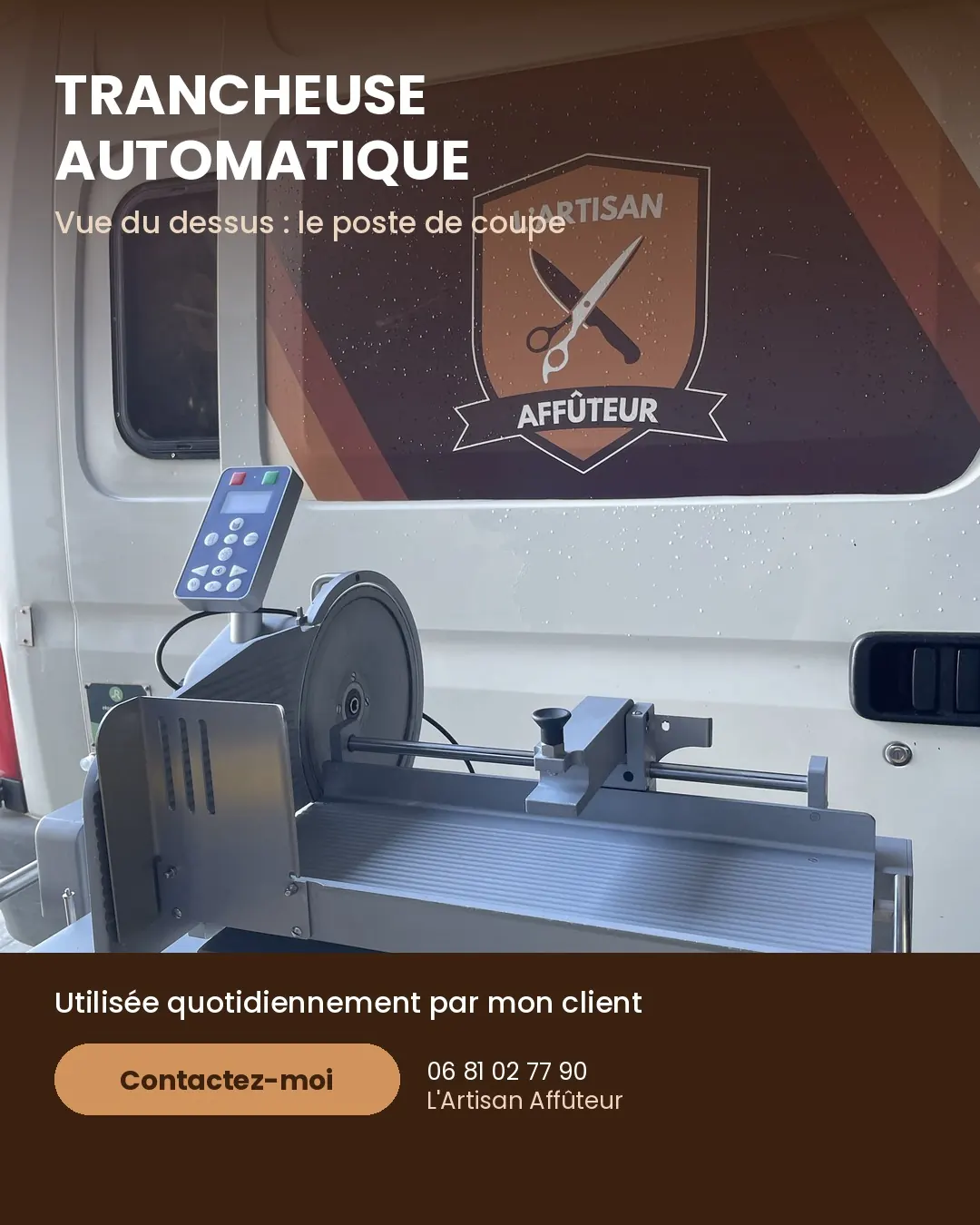 Trancheuse automatique professionnelle devant le camion-atelier, vue du poste de coupe