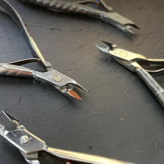 Pinces à cuticules affûtées et polies